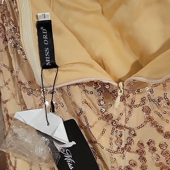 Elegant Gold Sequin Evening Gown - Picture 13 of 16